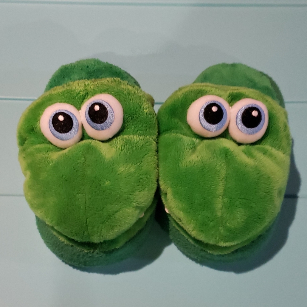 Boys size small frog stompeez house shoes slippers